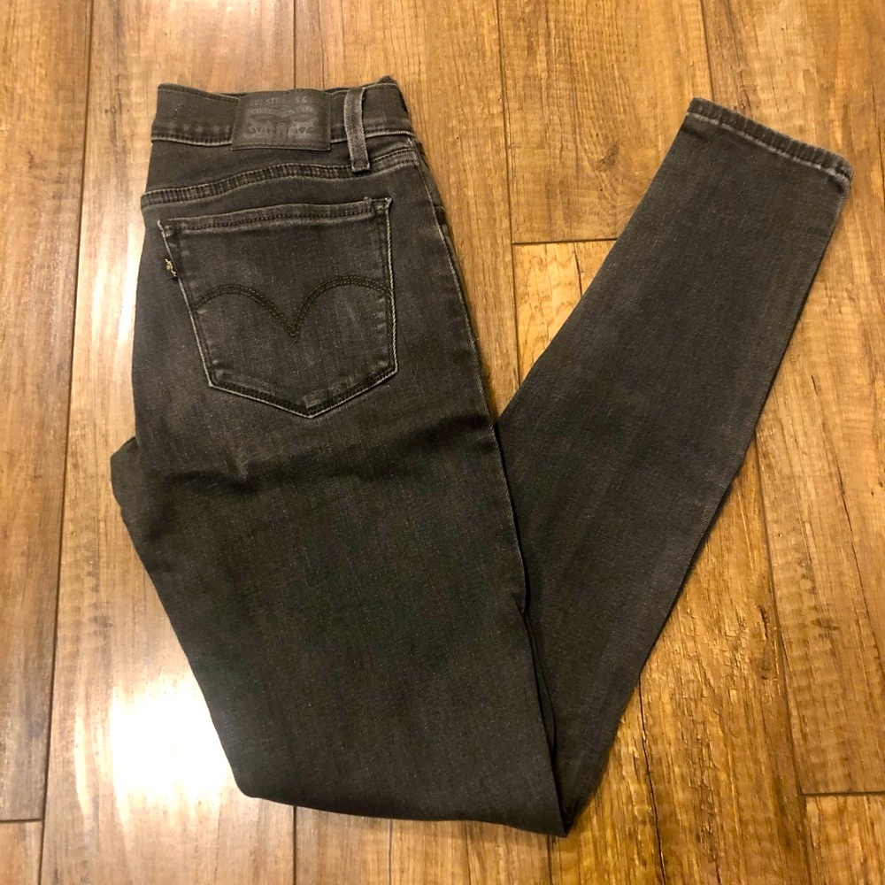 EUC Levi’s 710 Super Skinny Ankle Jean